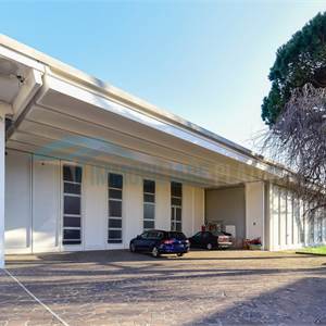 Hut for Sale in Mariano Comense