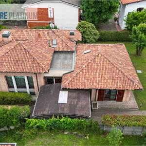 Villa for Sale in Macherio