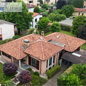 Villa In Vendita a Macherio