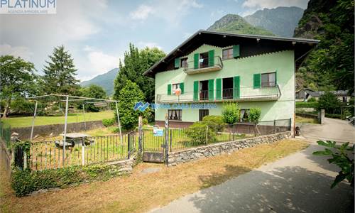 CERCHI UNA VILLA IMMERSA NEL VERDE VISTA MONTAGNE?
