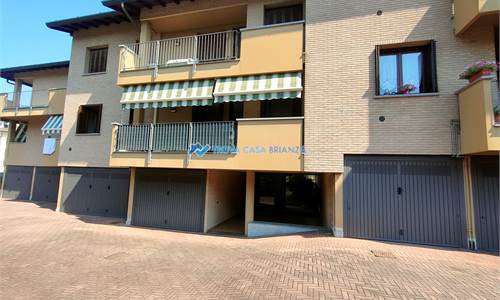 2 locali piu' servizi, terrazzino e box
