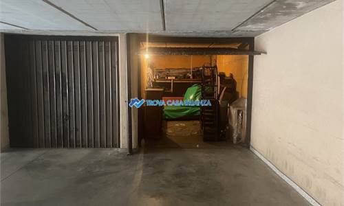 Garage for Sale in Lissone