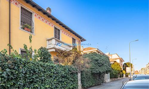 PRESTIGIOSA VILLA in ZONA ISOLA