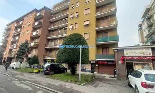 Commercial Premises / Showrooms for Sale in Monza