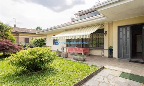 VILLA DI CHARME CON GIARDINO PRIVATO E DEPENDANCE